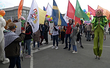 Кукловоды прошли шествием по центральной улице Новосибирска