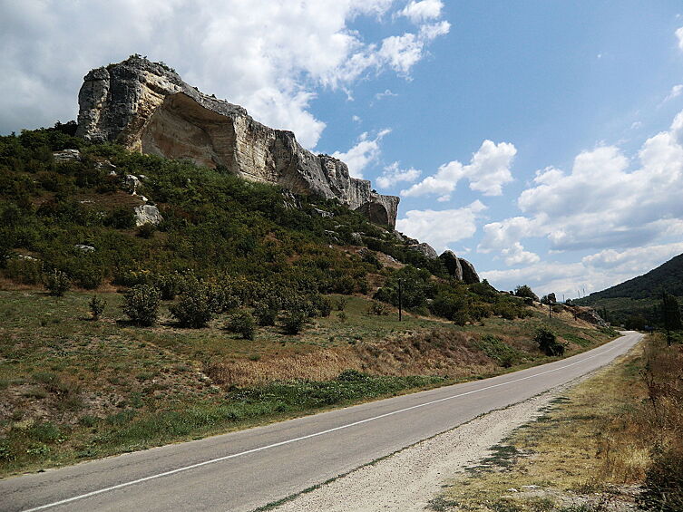 На втором месте оказался горный монастырь Качи-Кальон под Бахчисараем в Крыму