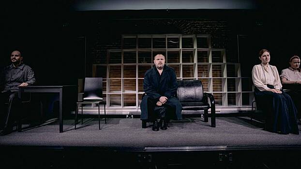 Спектакль о знакомстве Достоевского с его героями показали в Театре Наций