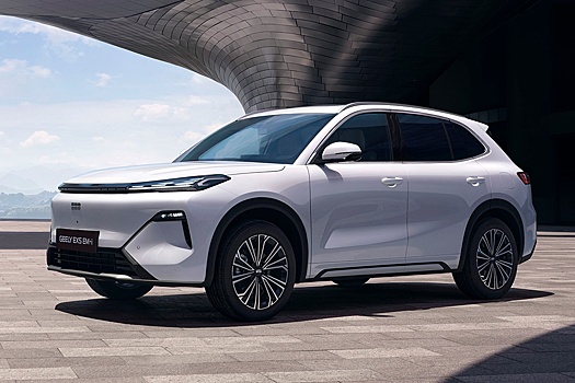 Geely привезет в РФ "розеточный" кроссовер EX5: подробности и фото