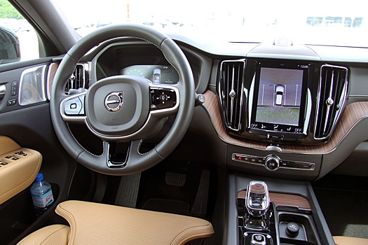 Volvo отзывает в России кроссоверы из-за угрозы возгорания батареи