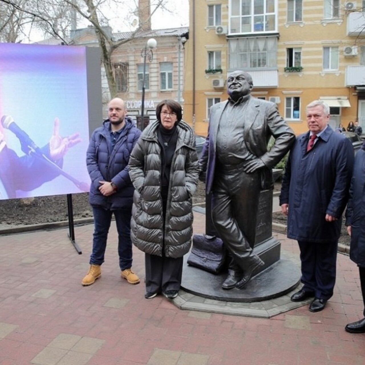 Где поставили «памятник русофобу»? Почему Жванецкого считают врагом России  - Рамблер/субботний