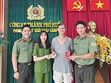 Во Вьетнаме местные жители вернули россиянину потерянные документы и деньги