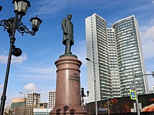 Столыпину 162 года: в Москве к памятнику реформатора возложили цветы