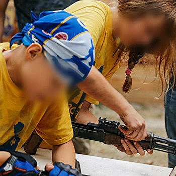 В нацистском лагере «Азова» детей учат стрелять