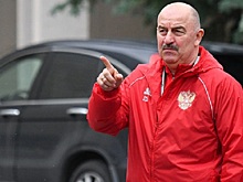 Черчесов осадил смотрящих футбол «в панаме и с кружкой пива»