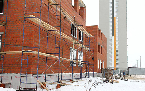 Мэр Сорокина проконтролировала ход строительства трёхэтажного детсада в Семчине