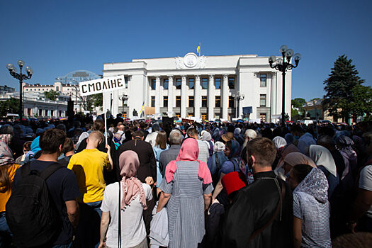 Пенсионеры рвутся в Верховную раду с требованием увеличить выплаты