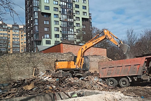 В Ростове начали снос еще двух дореволюционных зданий