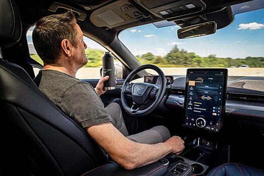 Ford Mustang Mach-E порадует новым автопилотом