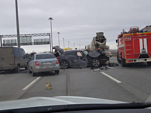 Водитель разбитого всмятку Infiniti чудом уцелел после массового ДТП в Петербурге
