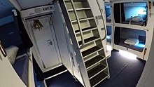 Секретная комната в самолете, где спят стюардессы