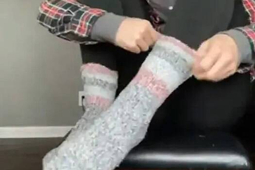 Девушка нашла способ заработать на поношенных носках