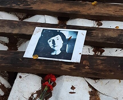 Надгробие могилы Олега Каравайчука в Комарово установят за счет частных средств. Сейчас его заменили досками