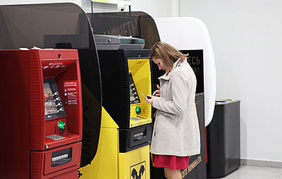 Санкций для россиян за владение более чем 10 банковскими картами не будет