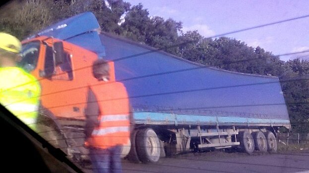 В Воронежской области на трассе «снесло» фуру с алкоголем