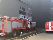 Пожар охватил почти 10 тысяч «квадратов» цеха и складов в Ростове-на-Дону