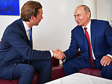 Путин обсудил с канцлером Австрии возможности поставки "Спутника V"