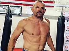 Экс-чемпиона UFC высмеяли за мечты о драке с Тайсоном