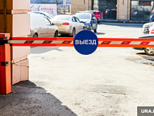 Охранники торгового центра взяли в заложники машины тюменцев