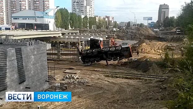 Воронежцы рассказали подробности ЧП с упавшим краном на 9 Января