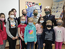 В Магадане сотрудники регионального Управления Госавтоинспекции побывали в гостях у юных инспекторов движения