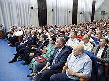 Вячеслав Федорищев вручил награды сотрудникам металлургического завода