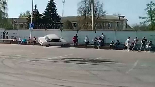 Во время автошоу в Орле водитель въехал в толпу зрителей