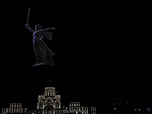 Более двух тысяч дронов озарили небо над Салехардом