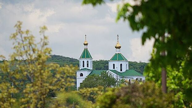 Православные верующие отмечают день поминовения усопших - Радоницу