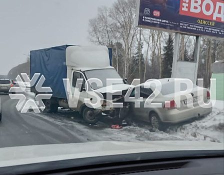 ДТП произошло возле аэропорта в Кемерове