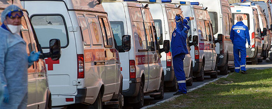 Стало известно, как в Смольном решают проблему с очередями из «скорых»