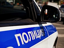 Водитель сбил девушку у торгового центра в Чите и скрылся