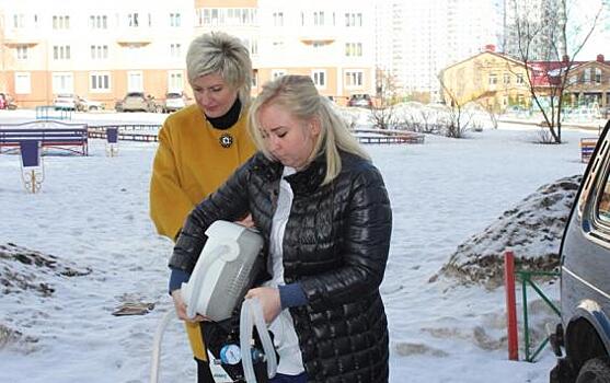 Медработники и журналисты застряли в лифте