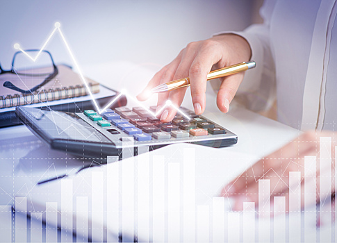 Экономист Разуваев рекомендовал хранить деньги в рублёвых вкладах