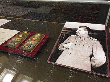 Музей Победы представил последние погоны Сталина