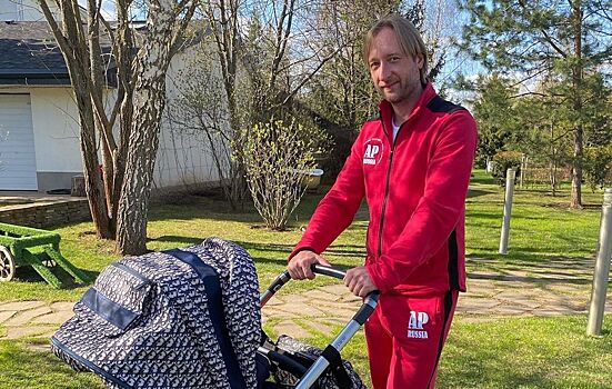 Новая коляска 7-месячного сына Рудковской и Плющенко стоит 280 тысяч рублей