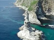 На острове Сахалин иностранных туристов привлекает маяк с ядерной батареей
