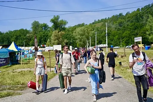 Для гостей Грушинского фестиваля организовали дополнительные парковочные места и бесплатный транспорт