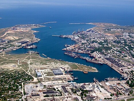Власти Севастополя готовы разместить в порту мощности судостроительного завода "Вымпел"