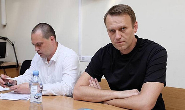 Навального вернули в ОВД
