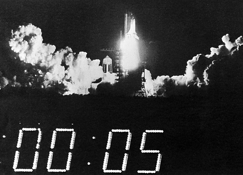 На фото: старт американского космического корабля "Челленджер" с мыса Канаверал