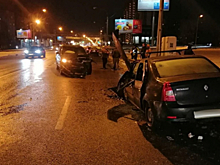 В Воронеже в лобовом столкновении BMW X5 и Renault пострадали 7 взрослых и грудничок