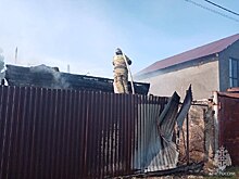 В Оренбурге пожарные ведут борьбу с огнем в СНТ «Лесные дачи»
