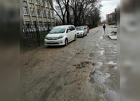 «Платим налоги, а машины убиваются»: жители Свободного рассказали о дорогах в городе