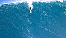 5 самых известных серф-спотов, куда приходят легендарные гигантские волны