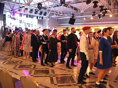 Городской кадетский бал в Челябинске стал данью офицерским традициям