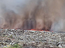 В Ноябрьске горит полигон твердых коммунальных отходов