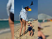 Диджей Карина Истомина в купальнике снялась с дочерью от Смолова