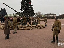 На Марсовом поле Петербурга реконструировали бой ленинградских зенитчиков